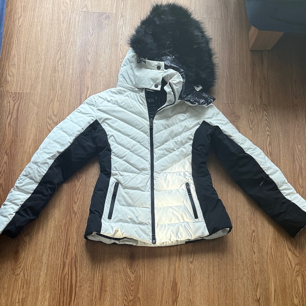 Zara Women's Black and White Ski Jacket